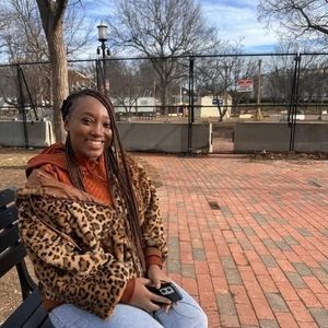 Meet your Posher, Awura